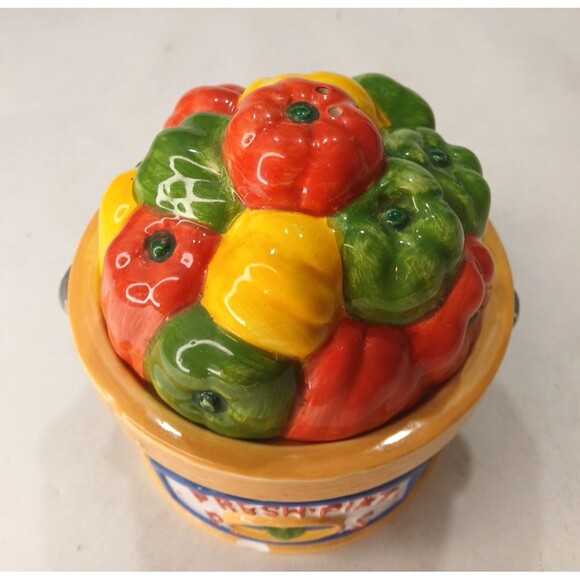Cooks Club Vtg Ceramic Salt & Pepper Shakers Fresh Pikt Peppers Basket Green Red - Picture 3 of 9